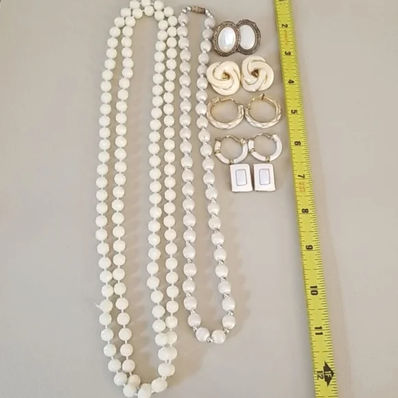 Vintage 12 Piece Jewelry Lot Necklaces Earrings Trifari LC - Picture 2 of 16